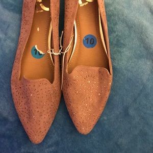 New Report light pink rose flats. Size 10.